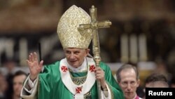 El papa reiteró a los católicos que se han alejado de Dios que han caído en la miseria
