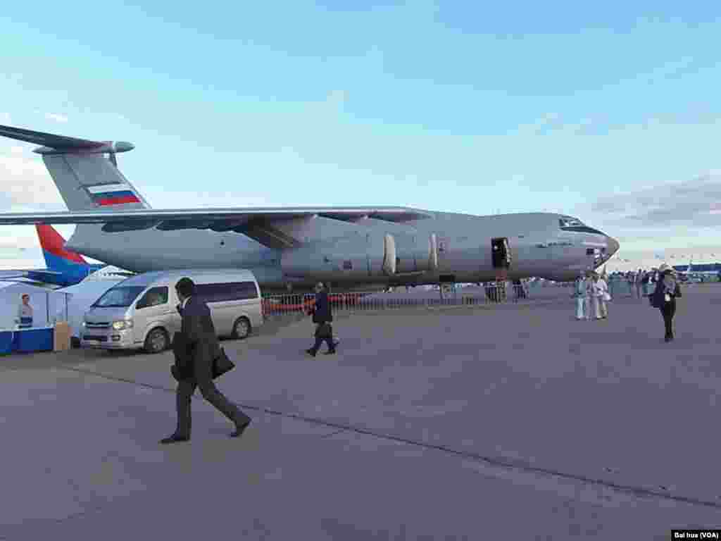 伊爾-76MD-90A軍事運輸機仍處在試飛階段，中國等待購買(美國之音白樺拍攝)