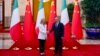 意大利总理乔治亚·梅洛尼(Giorgia Meloni)在北京出席中意商界领袖论坛前与中国国务院总理李强握手。(2024年7月28日)