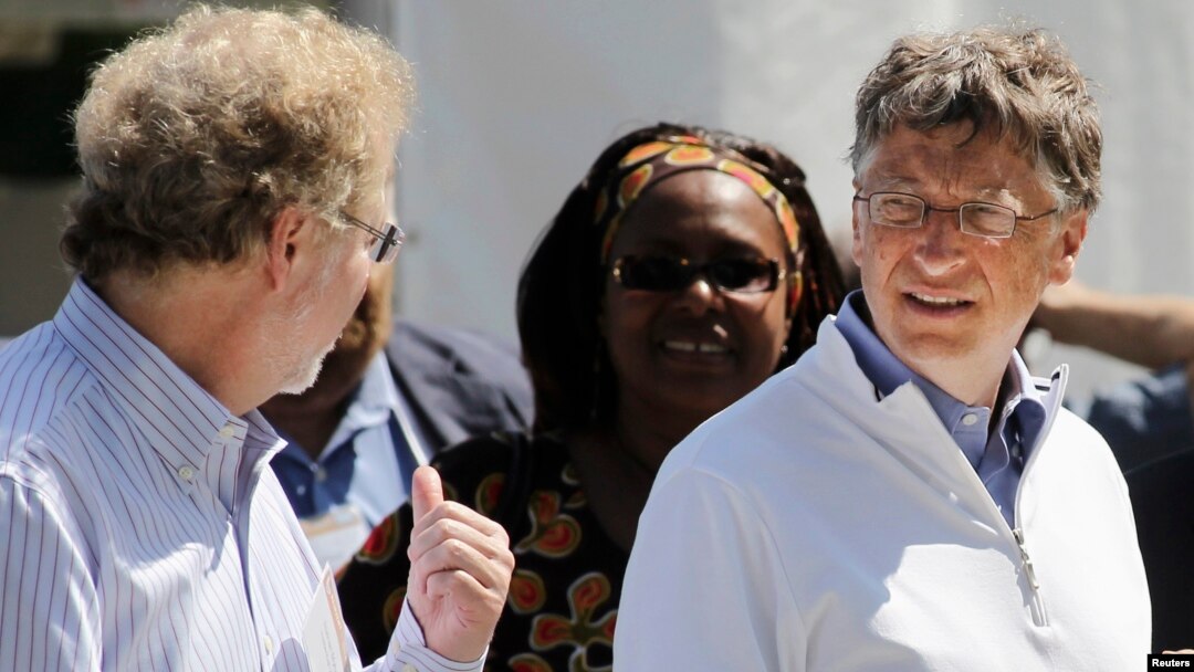 FILE - Bill Gates (R) and former Microsoft chief technology officer and co-founder of Intellectual Ventures Nathan Myhrvold (L) speak while reviewing the displays at the "Reinvent the Toilet Fair" competition at the Bill and Melinda Gates Foundation.