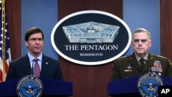 美國國防部長埃斯珀和參聯會主席米利將軍在五角大樓的記者會上回答問題。 (2019年12月20日)