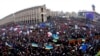Puluhan Ribu Warga Ukraina Berdemonstrasi di Kiev