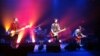 Kelompok beraliran rock alternative "Travis" tampil di Lincoln Theatre, Washington DC, 20 September 2013 (VOA/Tony Hotland)