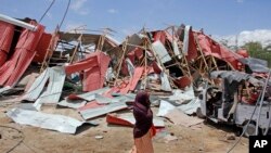 Suasana di ibukota Mogadishu, Somalia, Senin, 30 September 2019, pasca serangan bom mobil terhadap konvoi militer Uni Eropa. 