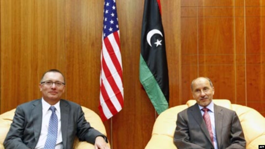 Džefri Feltman, pomoćnik američke državne sekretarke za bliskoistočna pitanja i predsednik Prelaznog nacionalnog saveta Libije, Mustafa Abdel Džalil