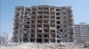 Foto Khobar Towers di Dhahran, Saudi Arabia yang hancur akibat serangan bom, 30 Juni 1996. (Foto: dok).