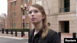 Chelsea Manning salió el jueves 9 de mayo de 2019 del Centro de Detención de Alexandria, donde pasó 62 días acusada de desacato por negarse a responder sobre WikiLeaks.