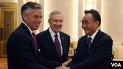 Como un símbolo, Huntsman escogió realizar el anuncio formal junto a la Estatua de la Libertad.