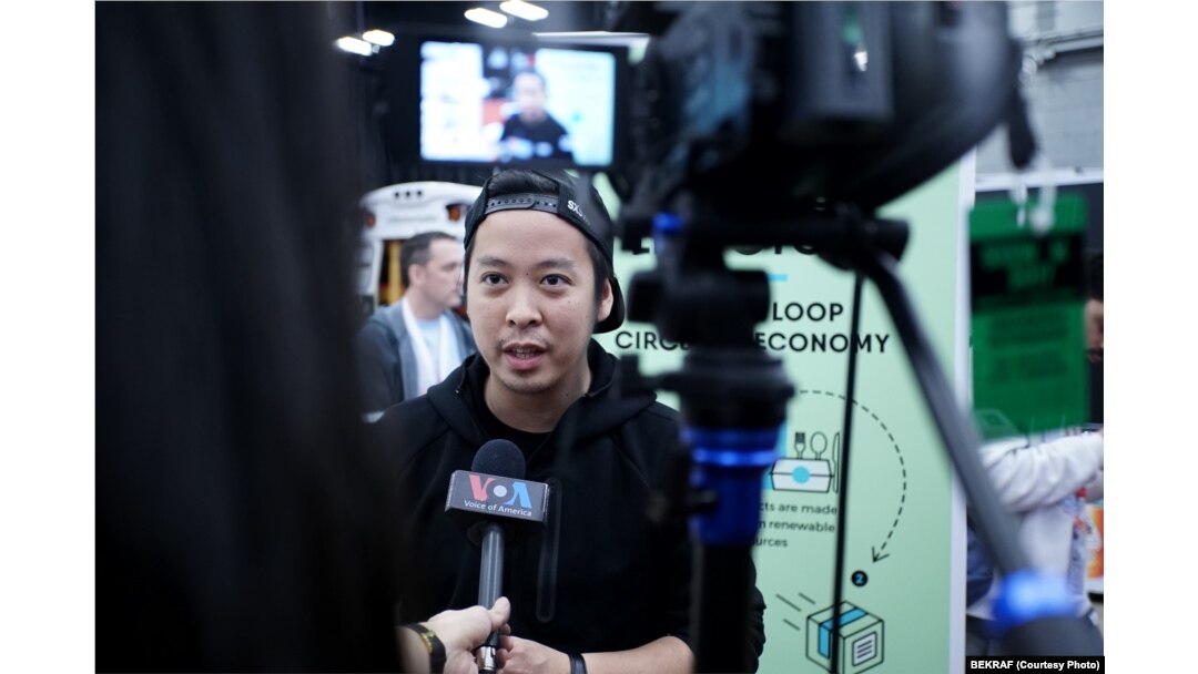 Pendiri Avani, Kevin Kumala, diwawancarai VOA di SXSW, Austin, Texas.
