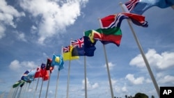 资料图- 参加在瑙鲁召开的太平洋岛国论坛的各国国旗。