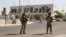 Binh sĩ Iraq đứng gác tại Quảng trường Tahrir ở Baghdad, ngày 16/6/2014.