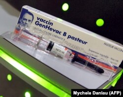 Sebuah botol vaksin Hepatitis B di sebuah apotek. (Foto: AFP/Mychele Daniau)