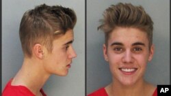 Foto Justin Bieber saat ditangkap oleh polisi di Miami, Florida (23/1). 