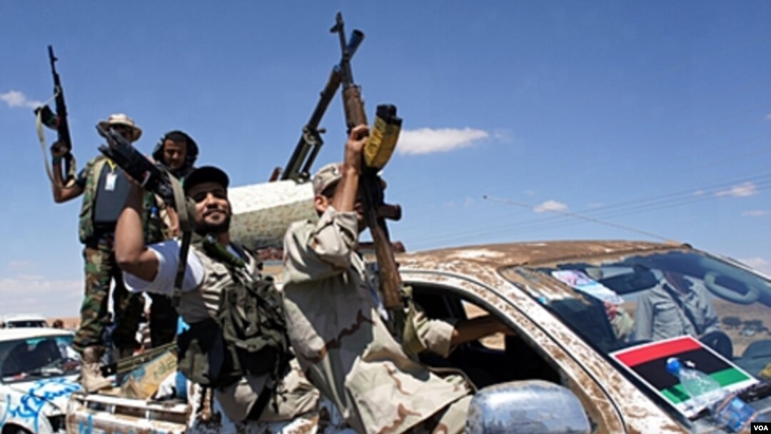 Para pejuang Libya mengepung pasukan pendukung Gaddafi di Bani Walid (10/9).