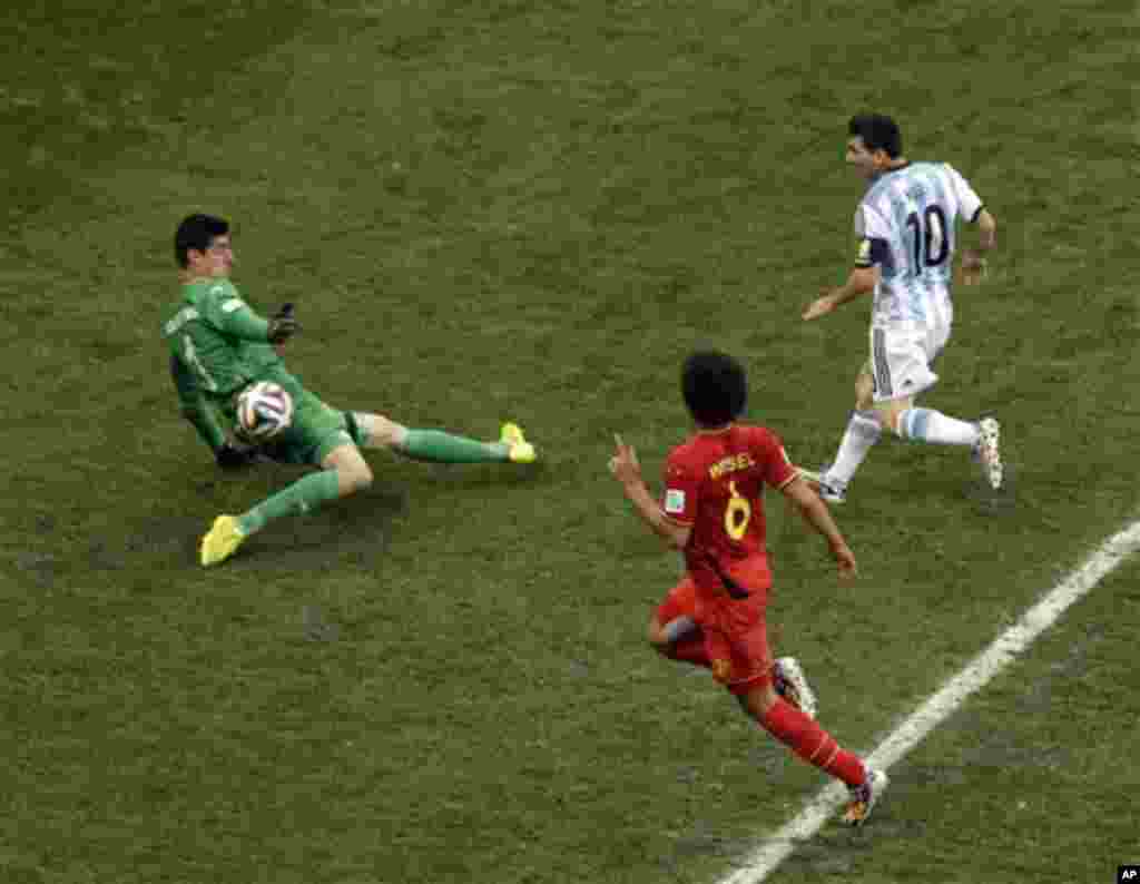 Belgium's goalkeeper Thibaut Courtois stops a shot by Argentina's Lionel Messi during the World Cup quarterfinal soccer match between Argentina and Belgium at the Estadio Nacional in Brasilia, Brazil, Saturday, July 5, 2014. (AP Photo/Thanassis Stavrakis)