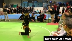 Turnamen pencak silat pertama di AS digelar di Kota Sterling, Virginia, 22 Juni 2019.(Foto: Rere Wahyudi/VOA).jpg