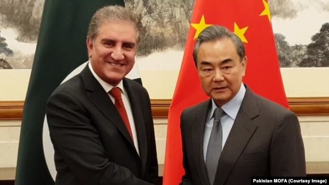 中国外长王毅会见巴基斯坦外长库雷希。