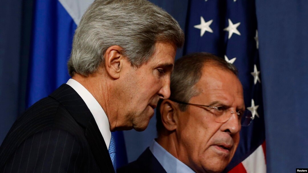 Menlu AS John Kerry (kiri) dan Menlu Rusia Sergei Lavrov melakukan pembicaraan konstruktif di Jenewa, Swiss (13/9). 