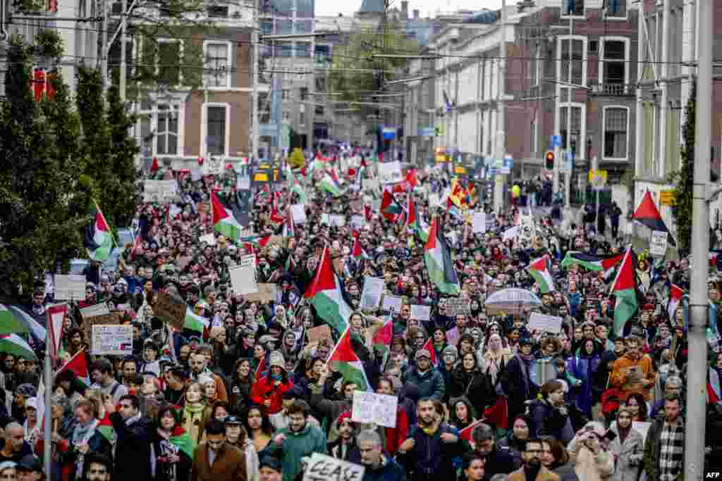 Waandamanaji wanaounga mkon o Palestina wakusanyika kwenye mji mkuu wa The Hague, Uholanzi kulaani mashambulizi ya Israel Gaza.