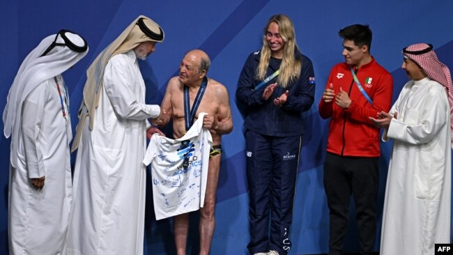 تقدیر از تقی عسگری، قهرمان اسبق ملی ایران، در مسابقات بین المللی ورزش‌های آبی در قطر (۲۰ بهمن ۱۴۰۲) 