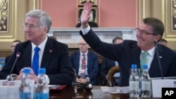 Britain's Defense Secretary Sir Michael Fallon, left, and U.S. Secretary of Defense Ash Carter are pictured at the Foreign Office in London during a summit with defense ministers from the coalition of countries fighting Islamic State forces, Dec. 15, 2016.