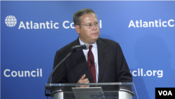 美國前駐香港總領事唐偉康(Kurt Tong)在大西洋理事會有關香港問題的討論會上發表演講，2019年9月12日。