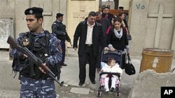 Iraqi police guard the entrance to a Church in Baghdad, Iraq, Dec 25, 2009 (File Photo)