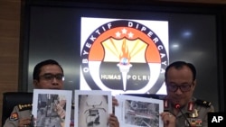 At a press conference in Jakarta, Indonesian National Police spokesperson Brig.Gen. Dedi Prasetyo, right, and an aide show photos of evidence of confiscated items during raids following a knife attack against an Indonesian official, Oct. 14, 2019. 