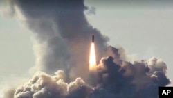 지난 2018년 5월 러시아 핵추진잠수함 유리돌코루키호에서 블라바 대륙간탄도미사일을 시험발사했다. (자료사진)