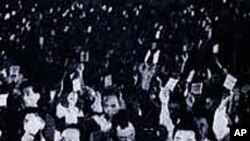 1948년 9월 8일 최고인민회의 제1차 회의에서 김일성(오른쪽)이 초대 수상으로 선출될 당시.