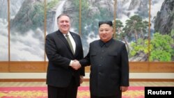 지난 2018년 10월 평양을 방문한 마이크 폼페오 미 국무장관과 김정은 북한 국무위원장이 회담했다.