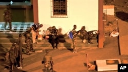 Forces loyal to the internationally recognized Ivory Coast President Alassane Ouattara prepare to attack the Presidential Palace in Abidjan, April 1, 2011