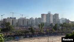 El llamado a huelga general se produce a más de tres semanas de que estallaran las primeras protestas sociales, convocada por la llamada "Mesa Social".