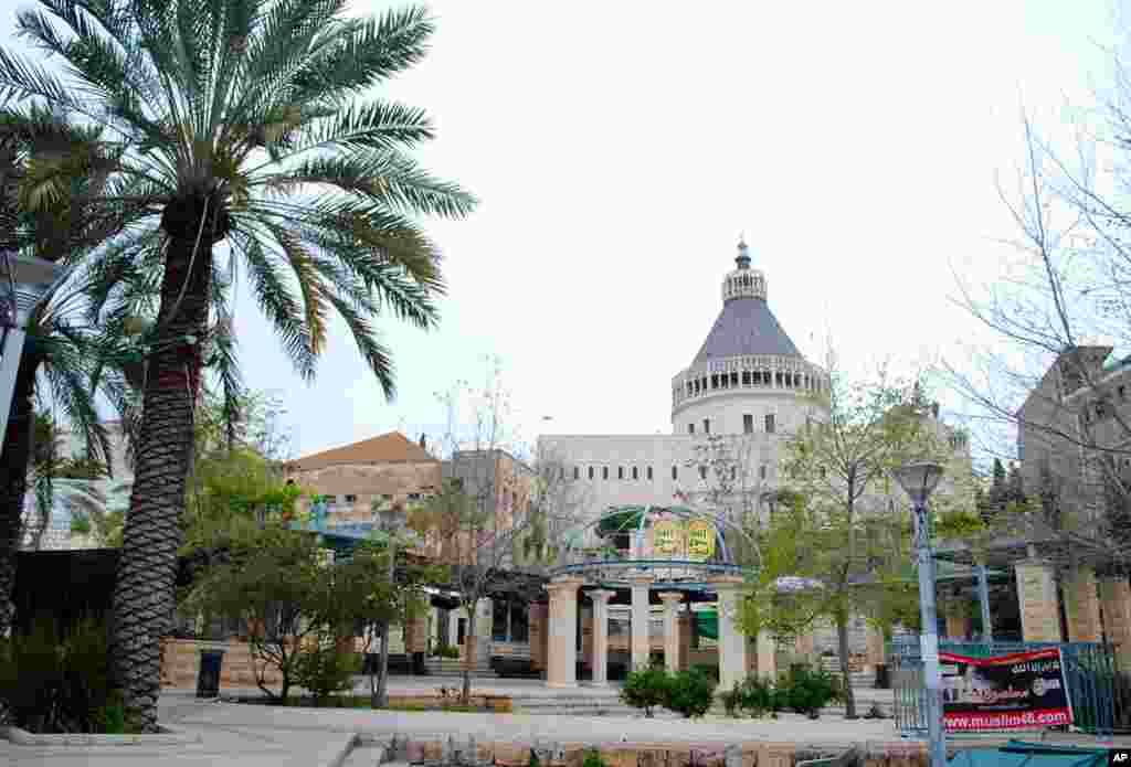 Plaza in front of Basilica of the Annunciation. Islamist banner can be seen on a railing in the lower-right hand corner of the photo. (VOA - M. Lipin)