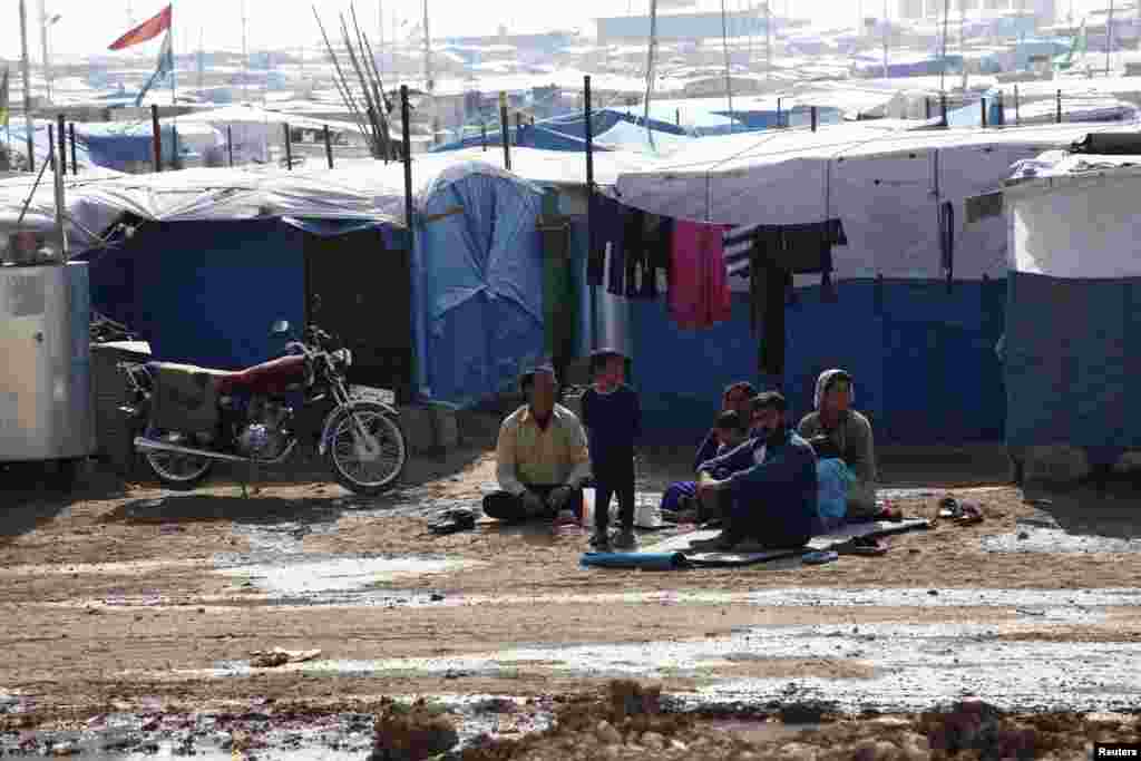 Syrian refugees, who fled violence back home, are seen at the Domiz refugee camp in the northern Iraqi province of Dohuk, Feb. 20, 2014. 