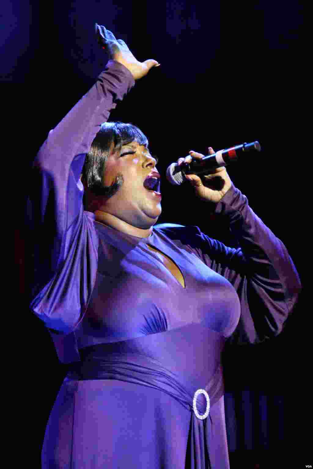  U.N. Under-Secretary-General for Humanitarian Affairs Valerie Amos tours the compound of an aid agency in Malakal that was looted in recent fighting in the South Sudan town. 