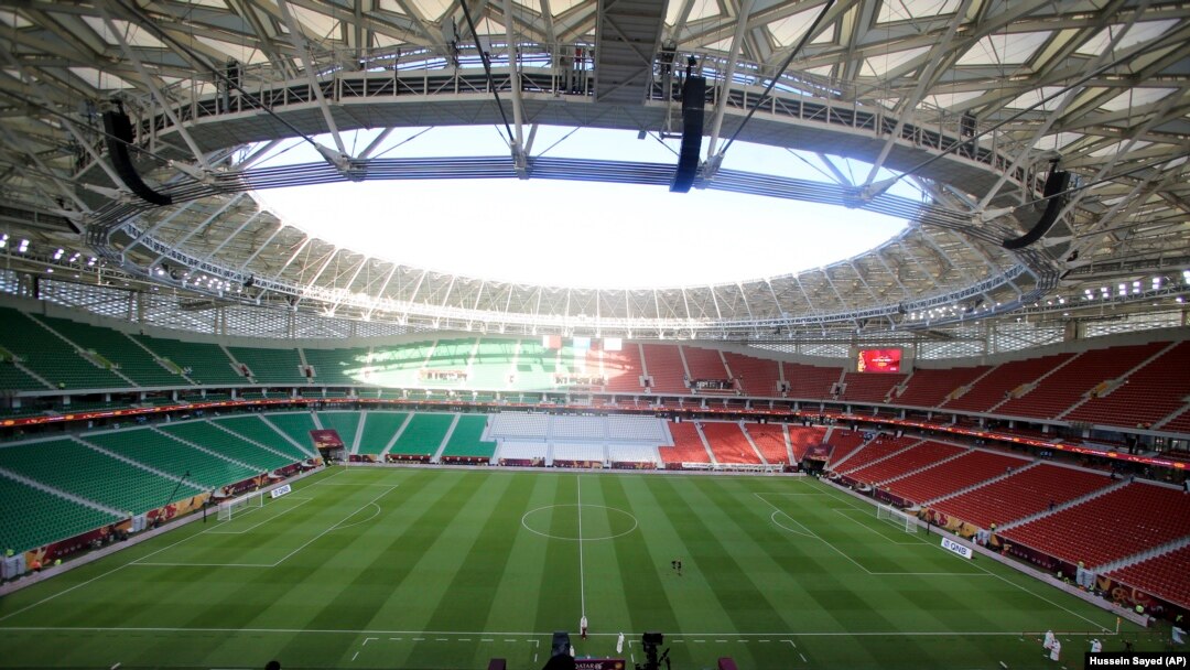 Pemandangan dari dalam Stadion Al Thumama di Doha, Qatar, yang akan menjadi salah satu stadion Piala Dunia FIFA 2022 (Foto: AP/Hussein Sayed)