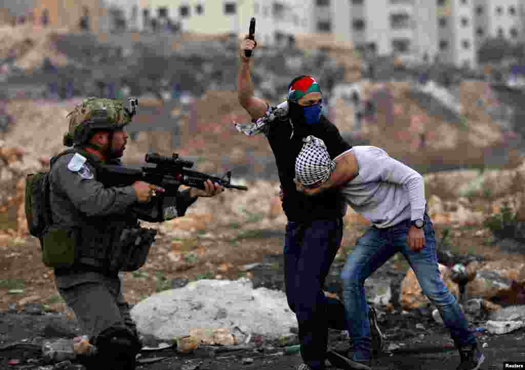 An undercover Israeli security personnel detains a Palestinian demonstrator during a protest against President Donald Trump&#39;s decision to recognize Jerusalem as the capital of Israel, near the Jewish settlement of Beit El, near the West Bank city of Ramallah, Dec. 13, 2017.