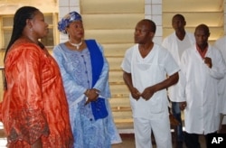 Deputy prosecutor of the International Criminal Court (ICC) Fatou Bensouda (L), flanked by Conakry central hospital's director Fatou Sikhe Camara (2ndL), listens to doctors on February 18, 2010 during a visit at Hospital Donka.