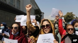 Aksi protes perempuan Afghanistan di Kabul, menuntut hak di bawah kekuasaan Taliban, 3 September 2021. (AP Photo/Wali Sabawoon)
