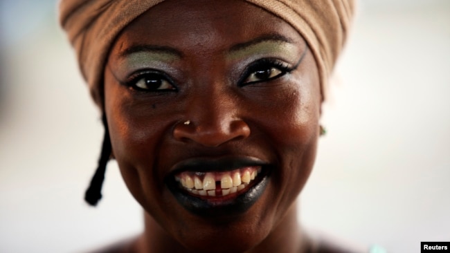 La musicienne Dobet Gnahore, à Abidjan, le 9 mai 2010.