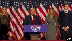 Donald Trump, président élu des États-Unis, lors de son discours de victoire, le mercredi 6 novembre 2024, à West Palm Beach, en Floride. (AP Photo/Ted Shaffrey)