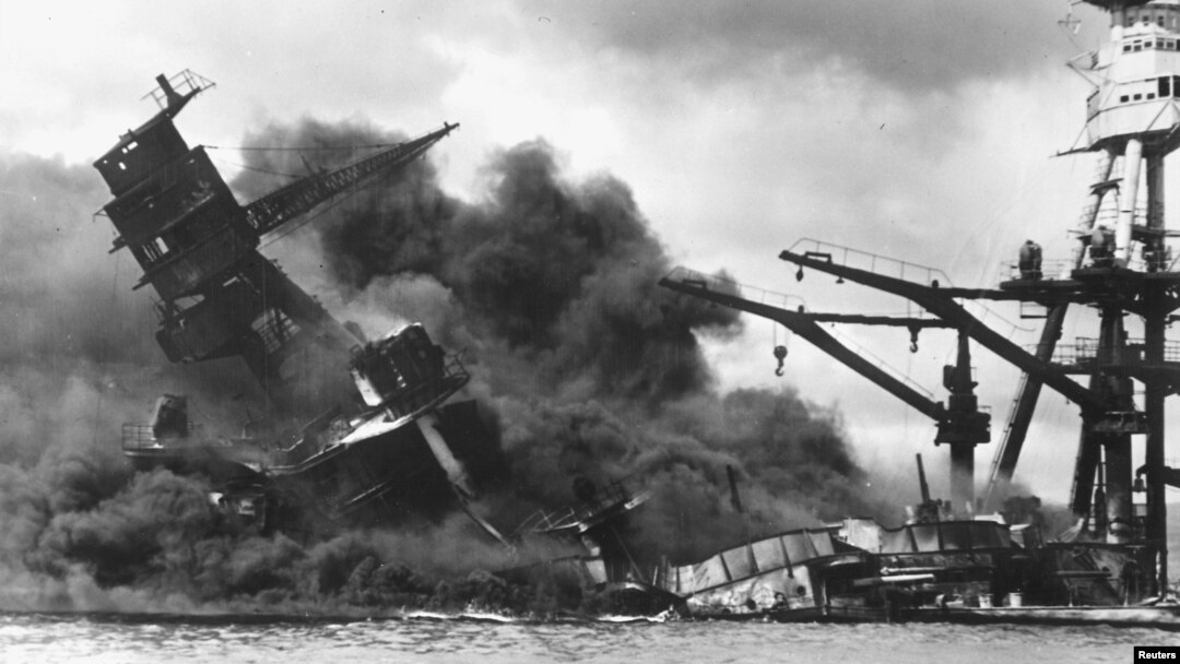 Chiến hạm USS Arizona bị Nhật đánh chìm ở Trân Châu Cảng, Hawaii, 7/12/1941.