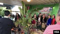 ພິທີສະຫຼອງບຸນເກັບກ່ຽວ ຂອງຊາວກືມມຸອາເມຣິກັນ ໃນເດືອນພະຈິກ.