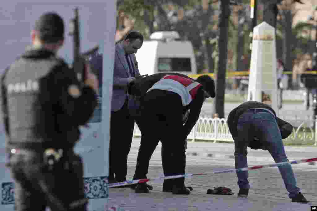 Police search the area at the historic Sultanahmet district after an explosion in Istanbul, Jan. 12, 2016.