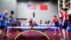 2021年4月10日，在中國上海舉行的紀念中美乒乓球外交50週年的活動中，美中球員舉行乒乓球友誼賽。（路透社照片）