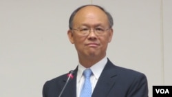 台湾经济部长邓振中(美国之音张永泰拍摄)