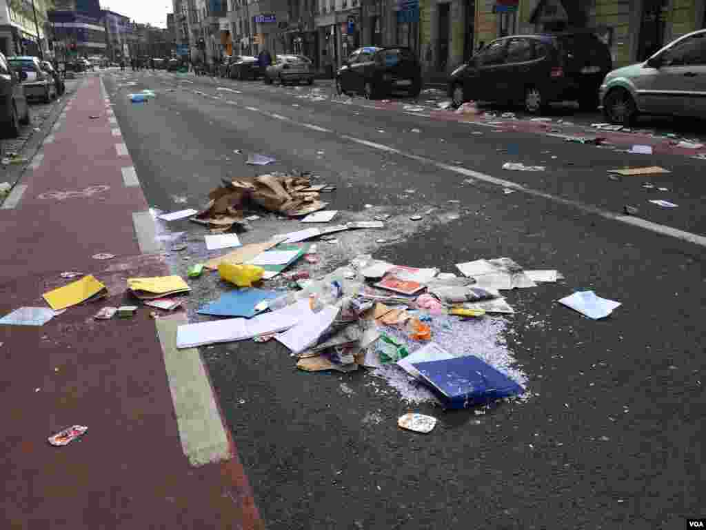 The streets were trashed by right wing activists as police and the army pushed them towards the train station in Brussels. (H. Murdock/VOA)