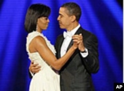 Michelle e Barack Obama num baile de gala comemorativo da sua eleição