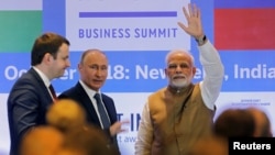 Rusiya prezidenti Vladimir Putinin Hindistana səfəri zamanı ölkənin baş naziri Narendra Modi ilə görüşü. 5 oktyabr, 2018-ci il